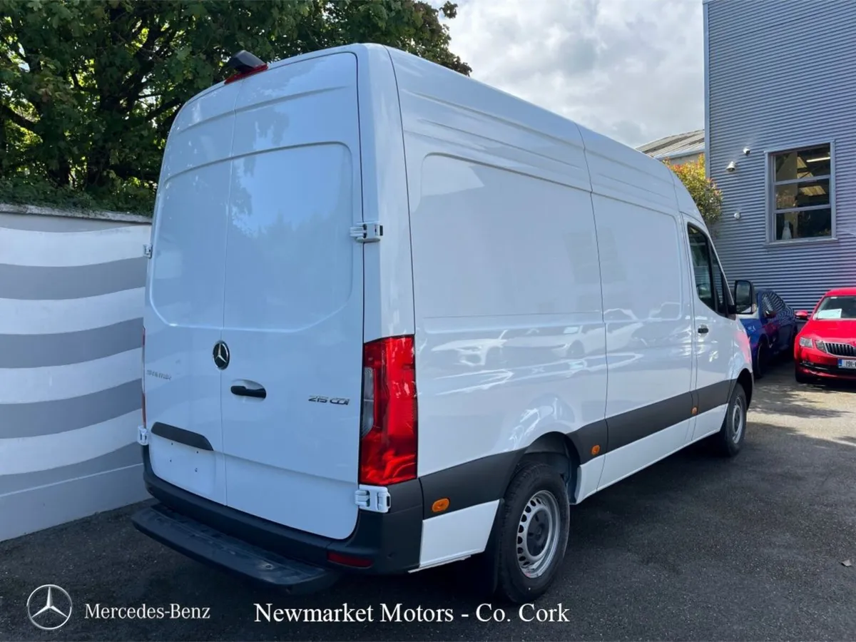 Mercedes-Benz Sprinter 215/36 PRO SPECIFICATION 2. - Image 4