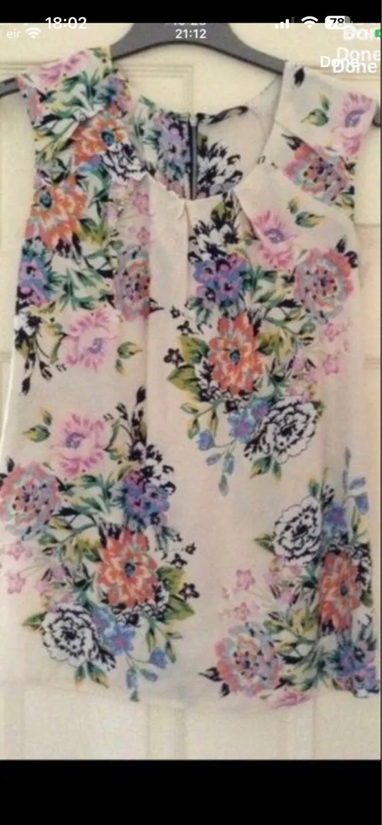 Ladies top size 10 €3 - Image 1