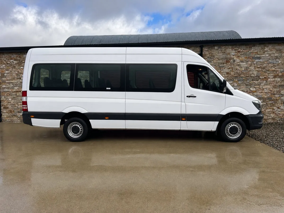 2017 Mercedes-Benz Sprinter 17 seater low miles - Image 4