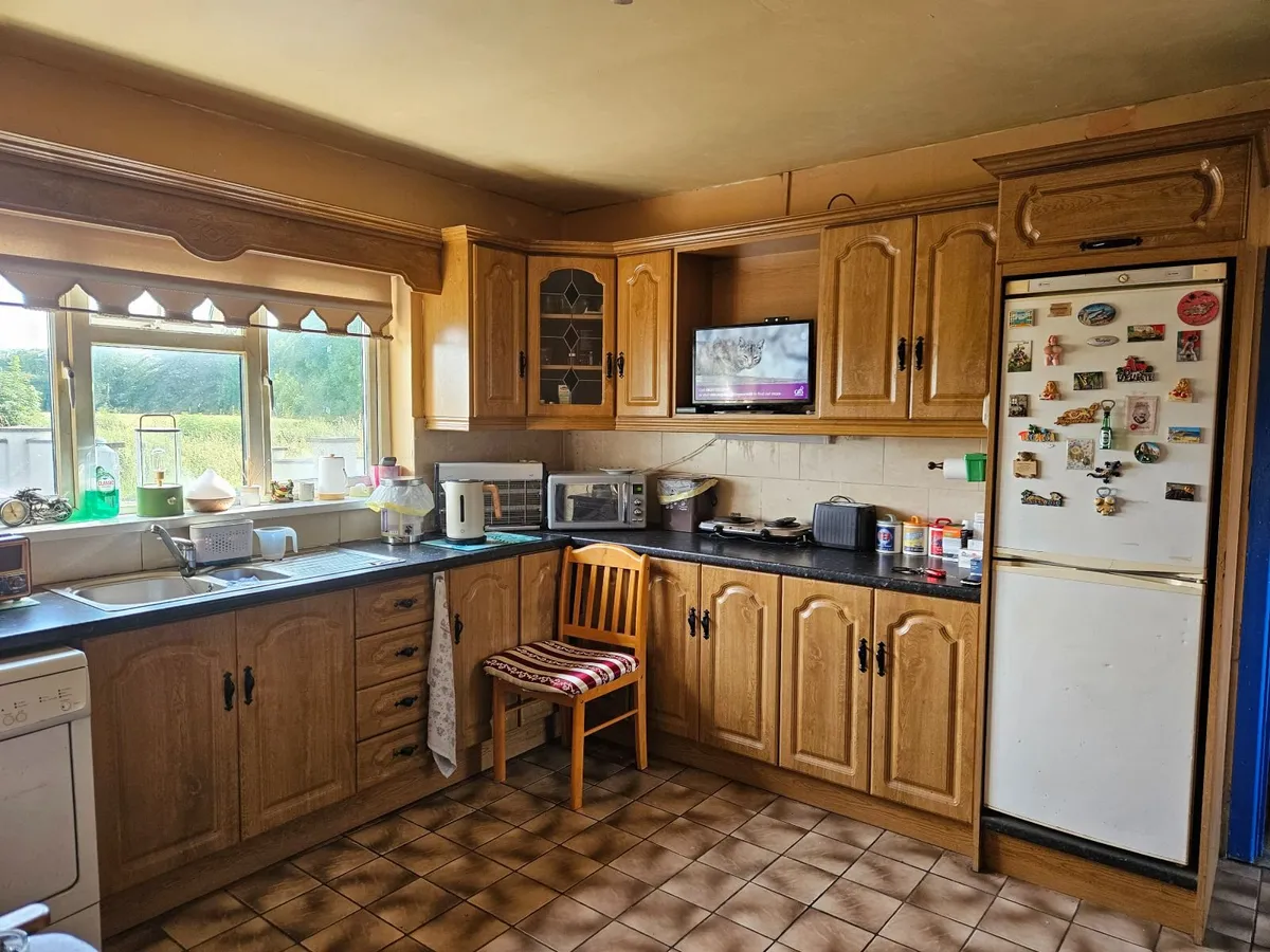 Kitchen doors and Counter top - Image 2