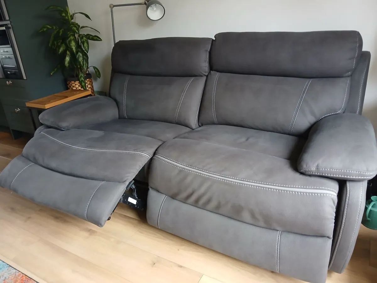 Recliner sofa - Image 1