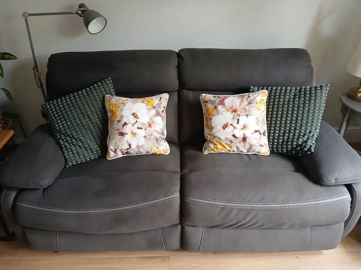 Recliner sofa - Image 2