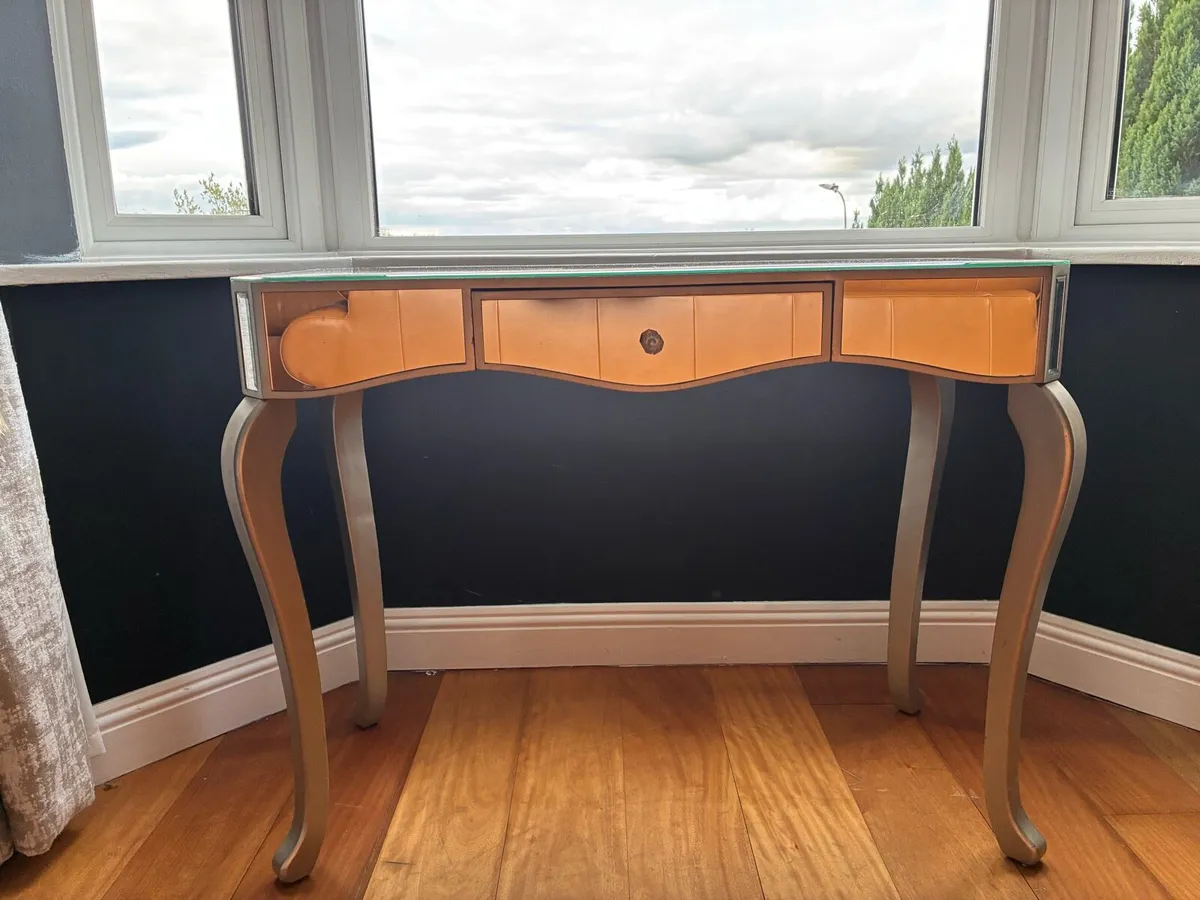 Queen Ann mirrored console table - Image 2