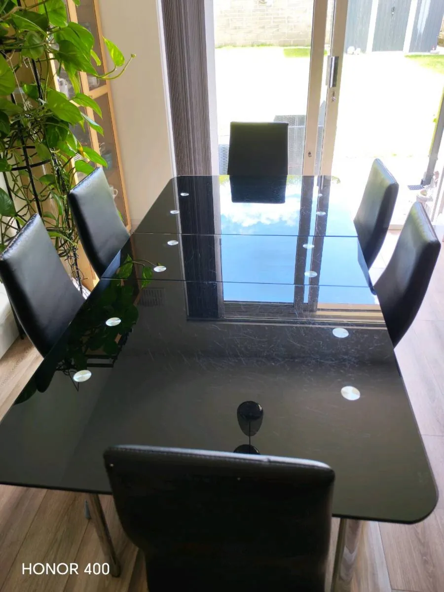 Extendable Dining table and chairs - Image 4