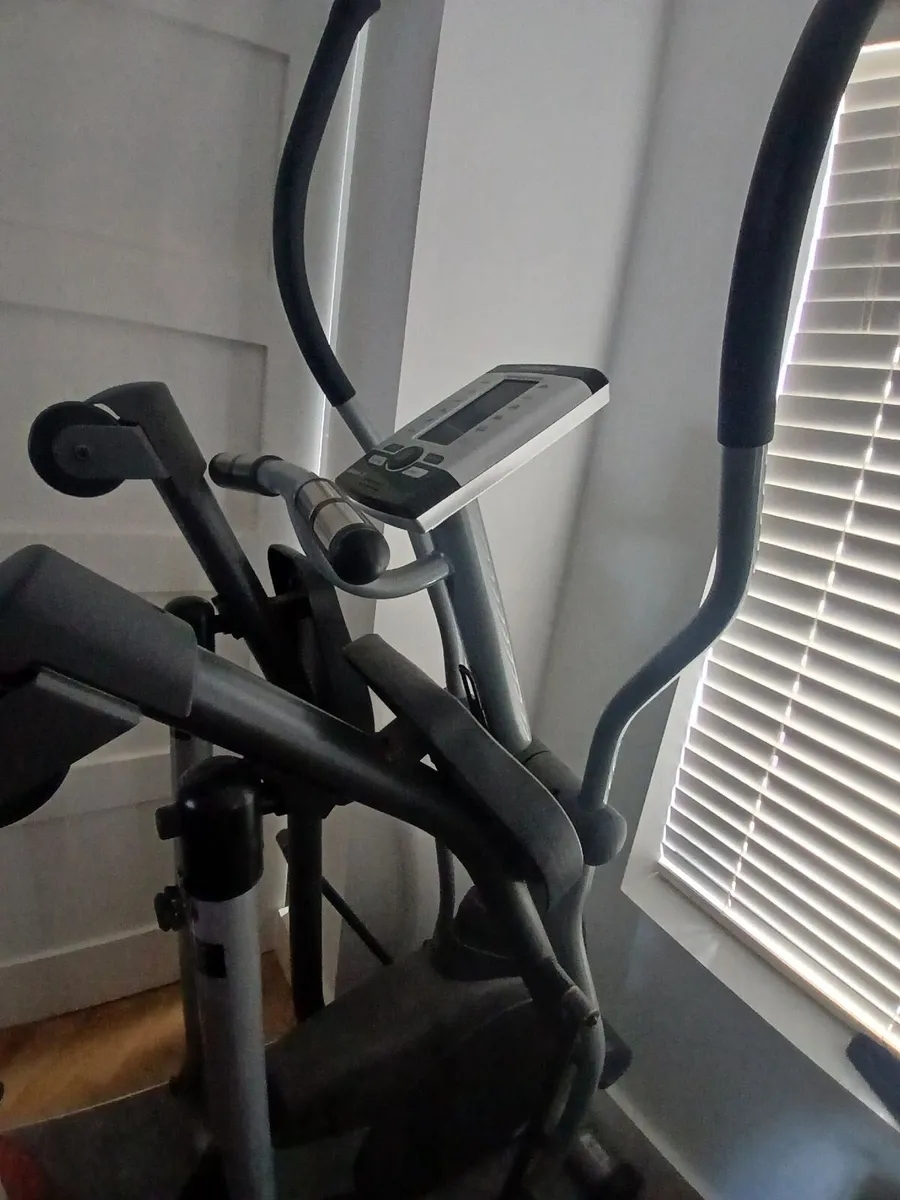 Horizon Andes 3 Elliptical Cross Trainer - Image 1