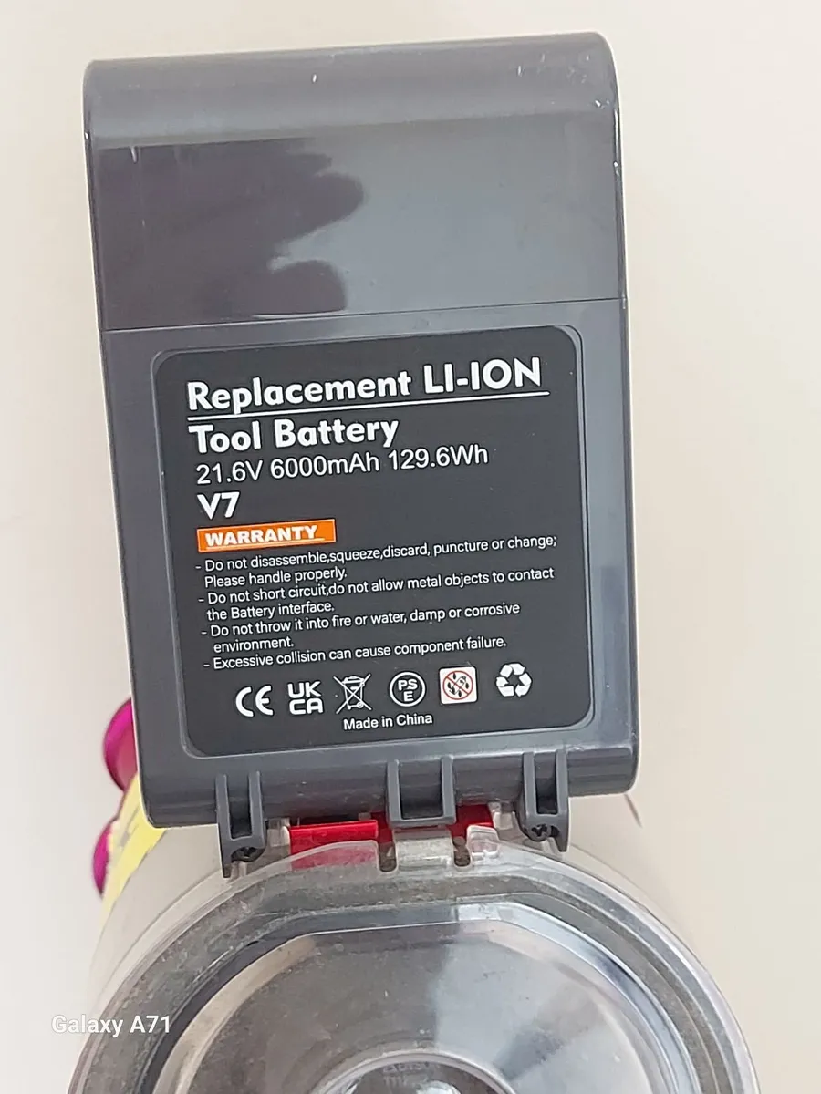 Dyson V7 Motorhead in excellent condition - Image 4