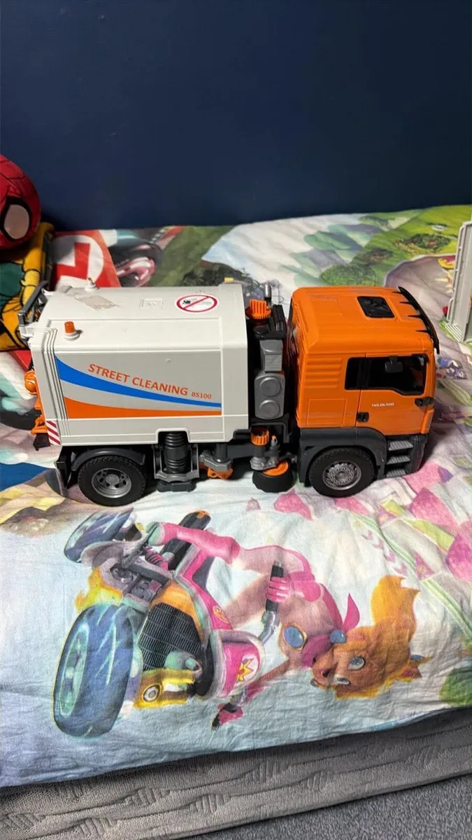 Toys - Image 3