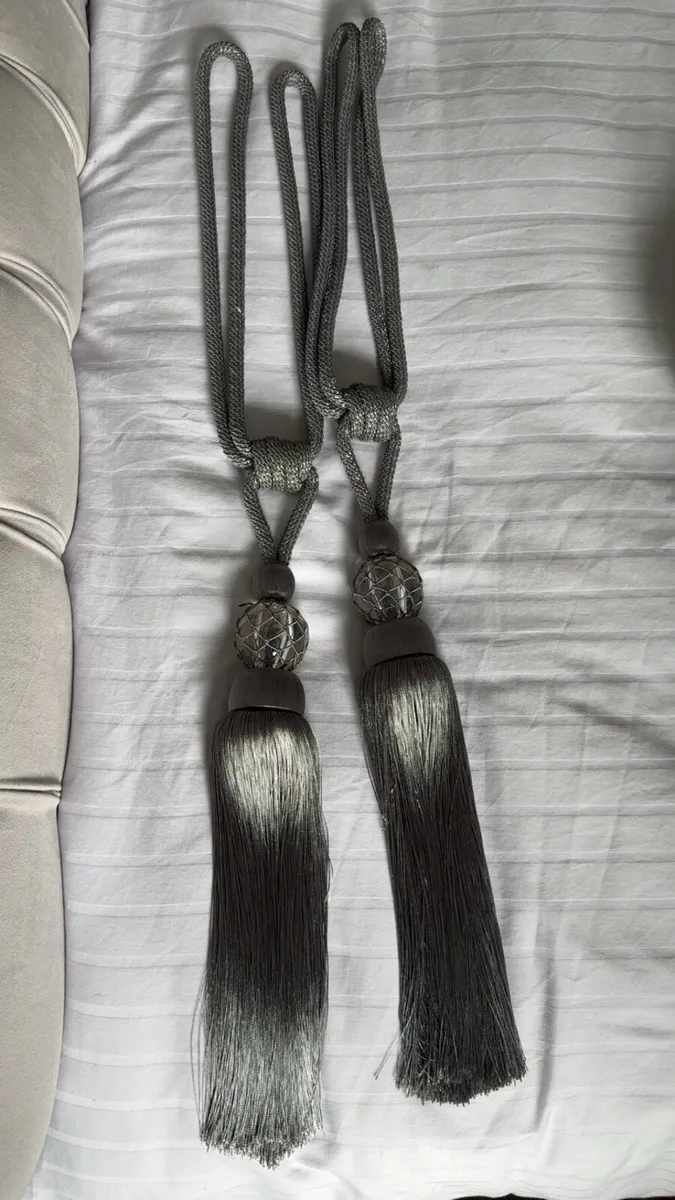 Curtain tie backs - Image 1