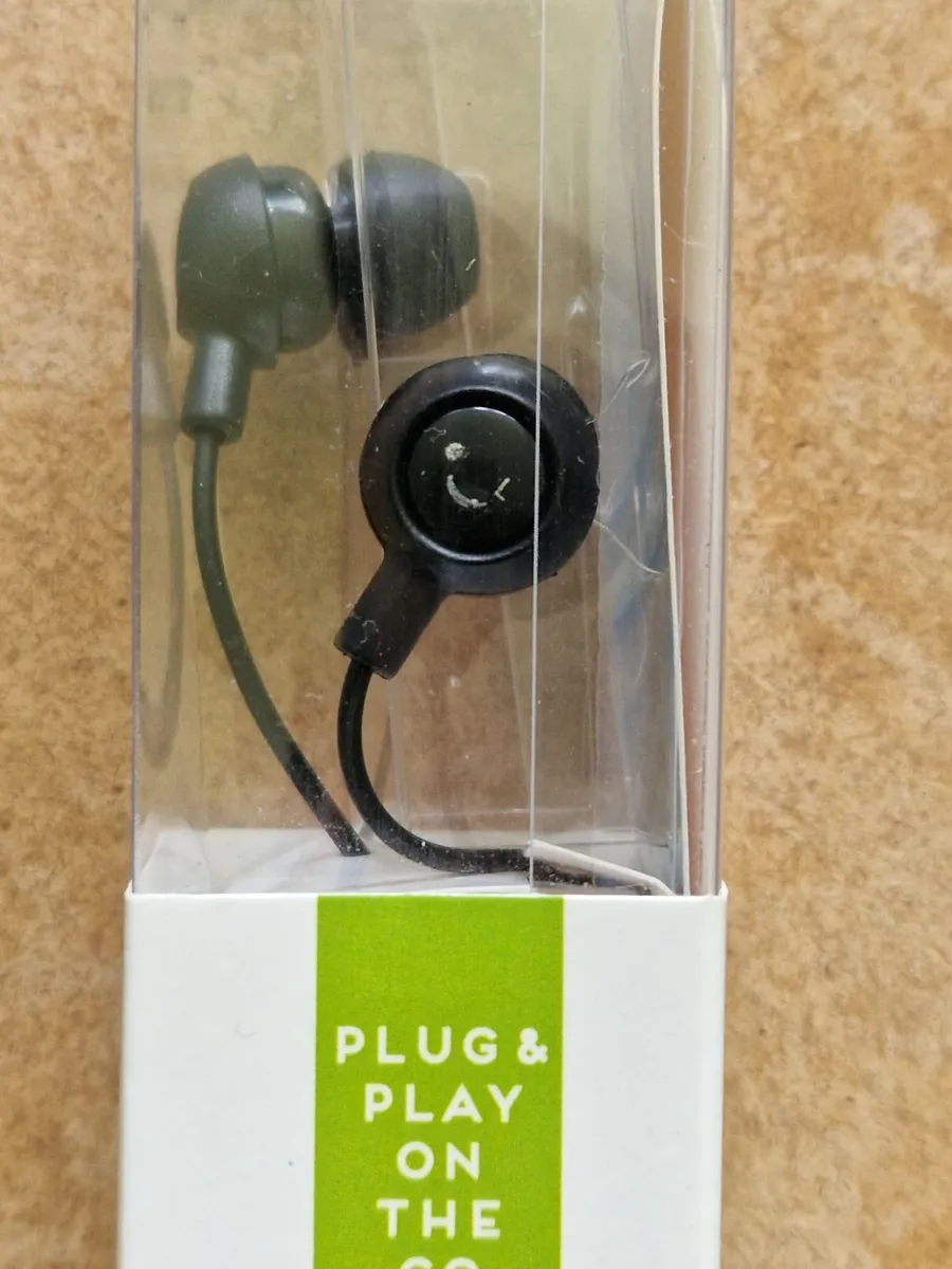 BRAND NEW & SEALED Trebl Stereo Headphones - Image 2