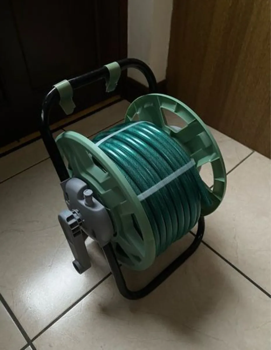 BRAND NEW 25 Metre Hose Reel with Accessories - Image 3