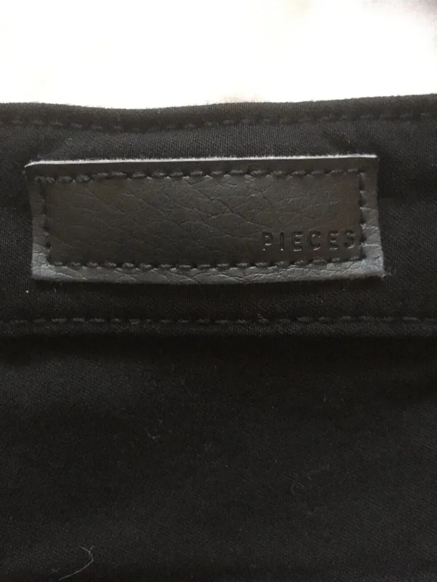 NEW Black Jeggings Jeans from the BRAND PIECES - Image 4