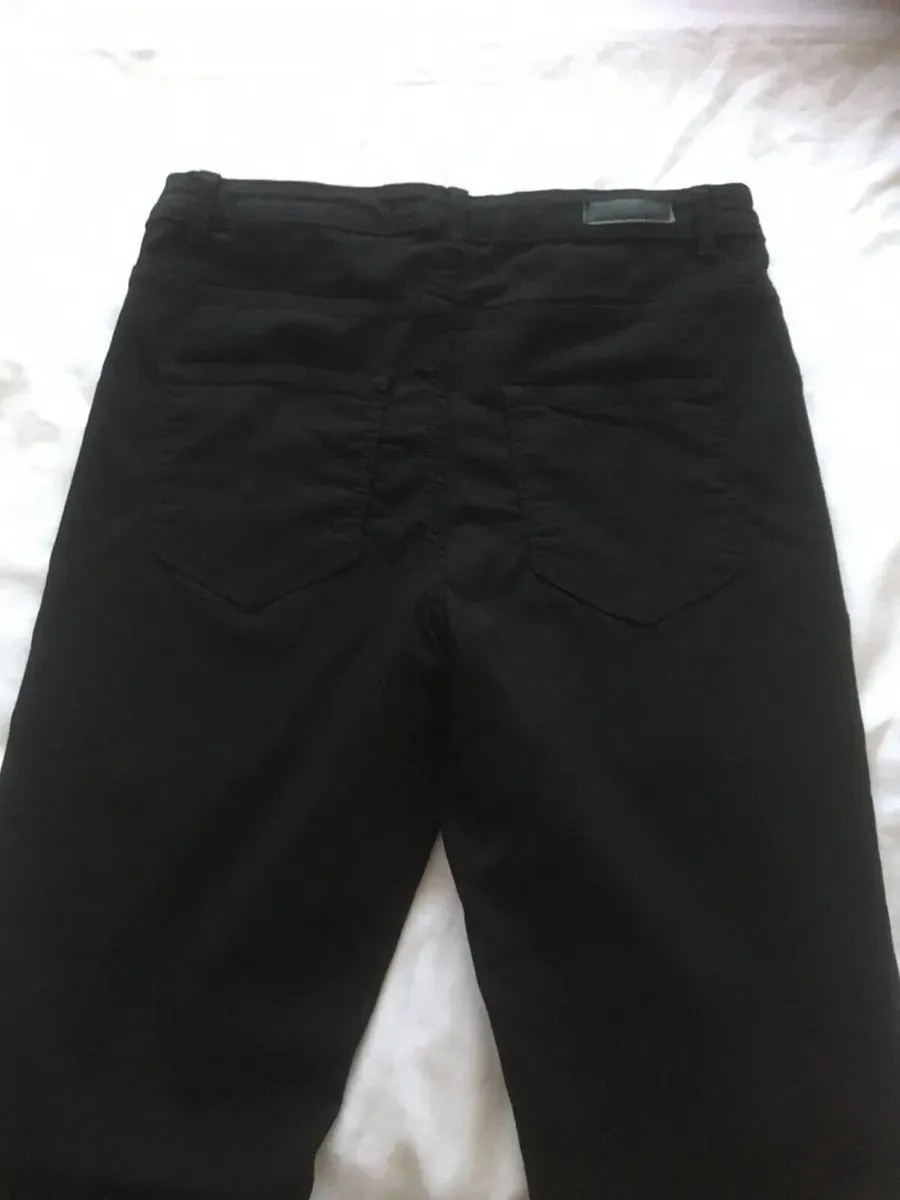 NEW Black Jeggings Jeans from the BRAND PIECES - Image 1