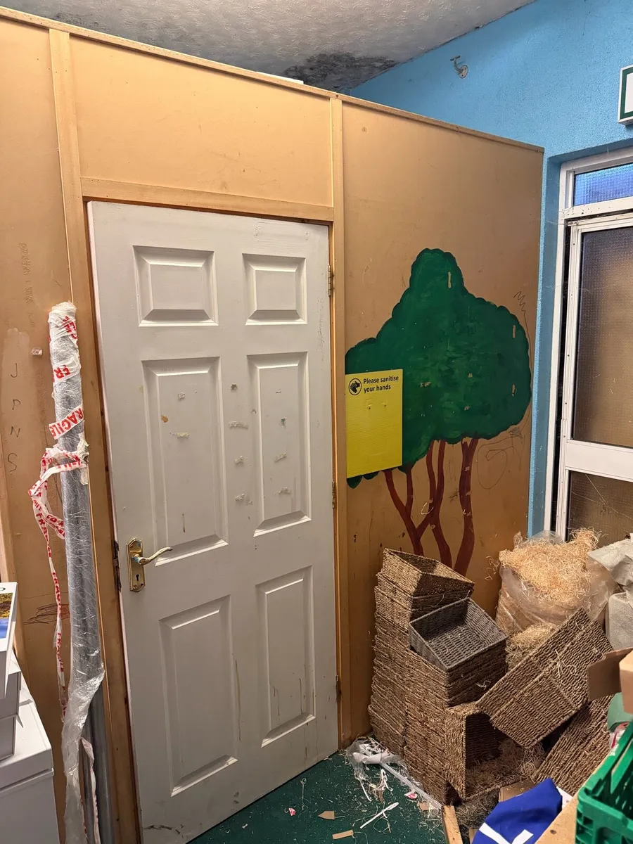 Free Indoor Office Room - Image 1