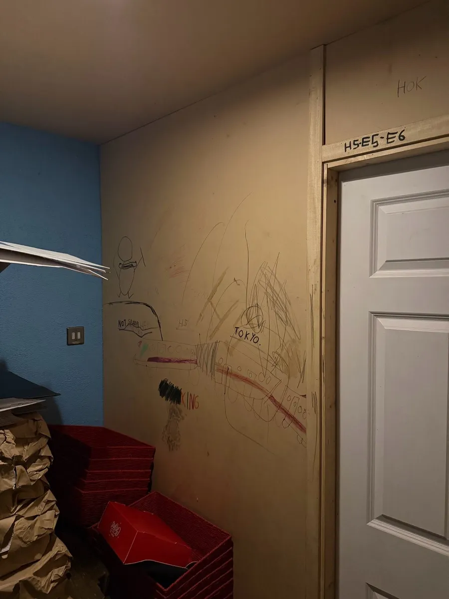 Free Indoor Office Room - Image 2