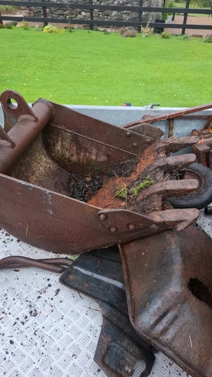 2 foot digger bucket 45 mm pins - Image 2