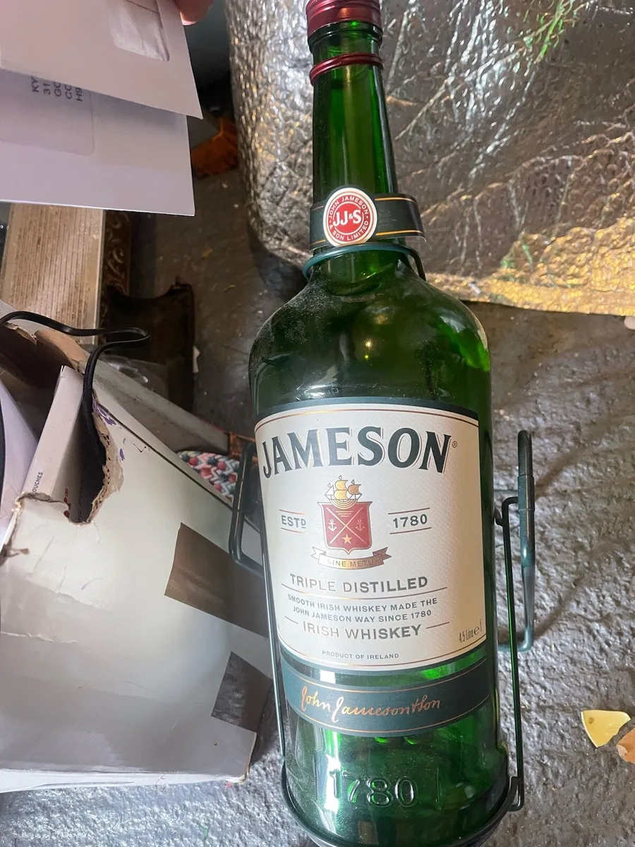 Jameson Whiskey 4.5 litre with pouring cradle - Image 3