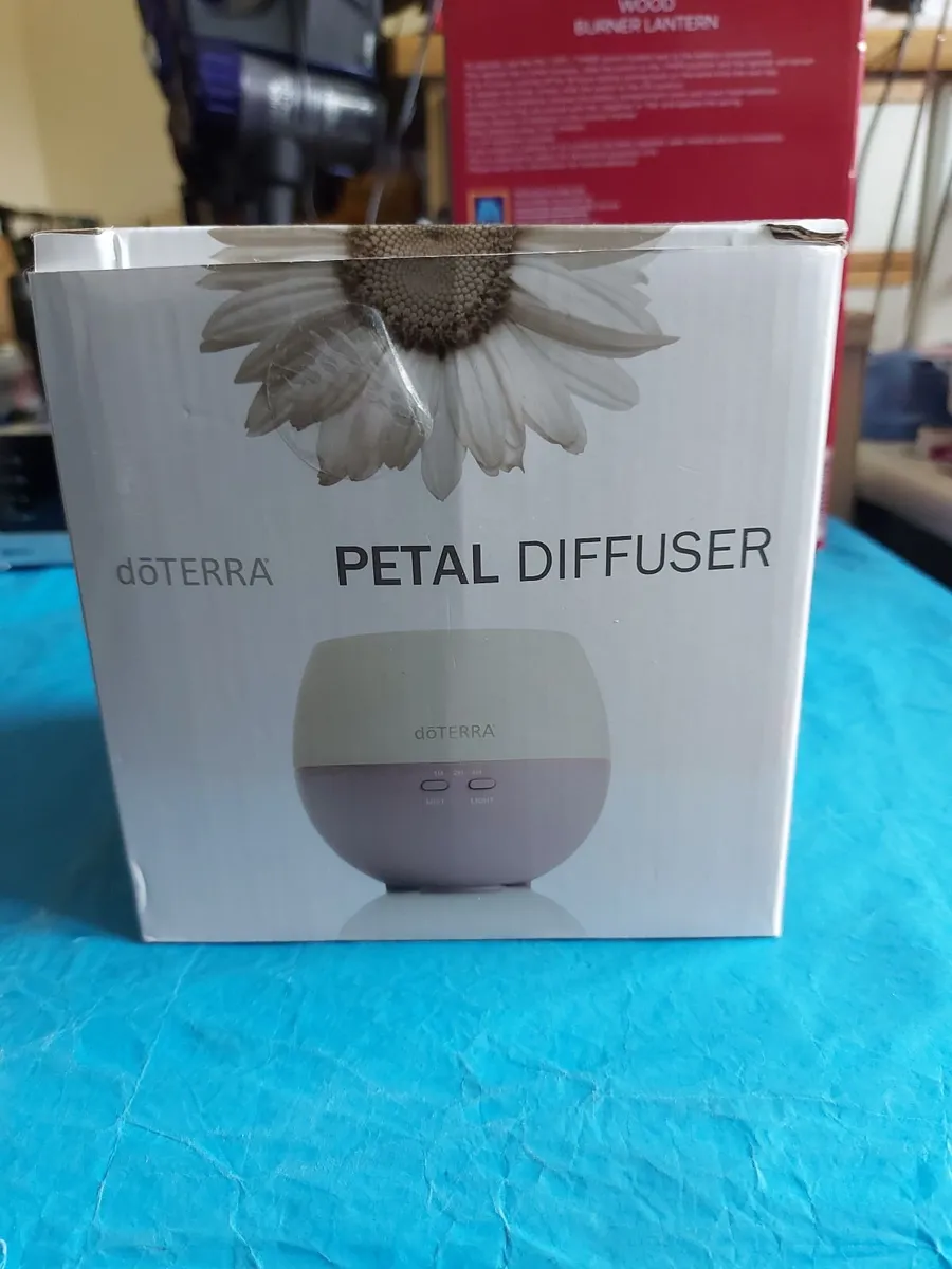NEW Holly & Berries and dOTERRA PETAL DIFFUSER - Image 1