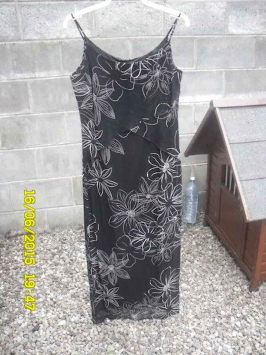 BRAND NEW LadyH Designer Dress with Matching Shawl - Image 3