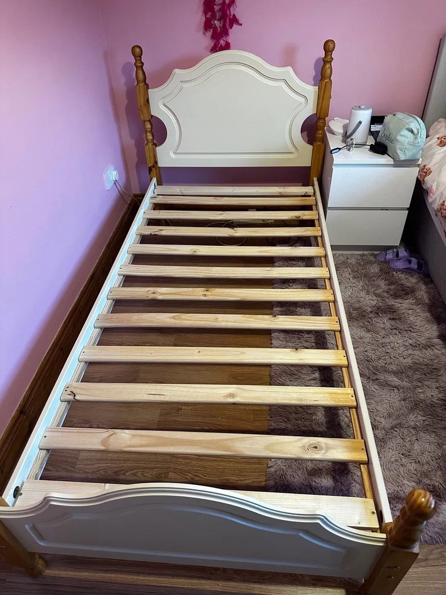Child’s bed - Image 1