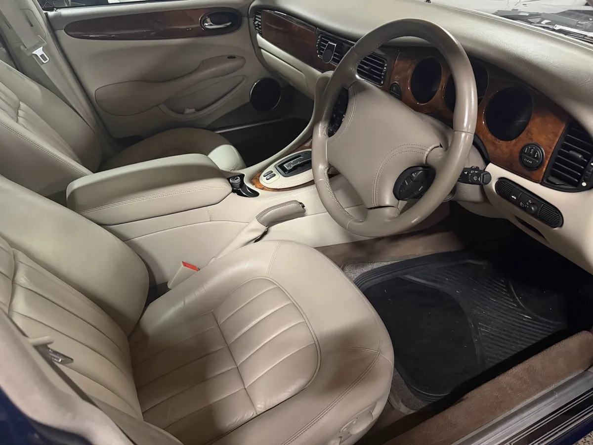 “AS NEW” Jaguar XK8 - Image 4