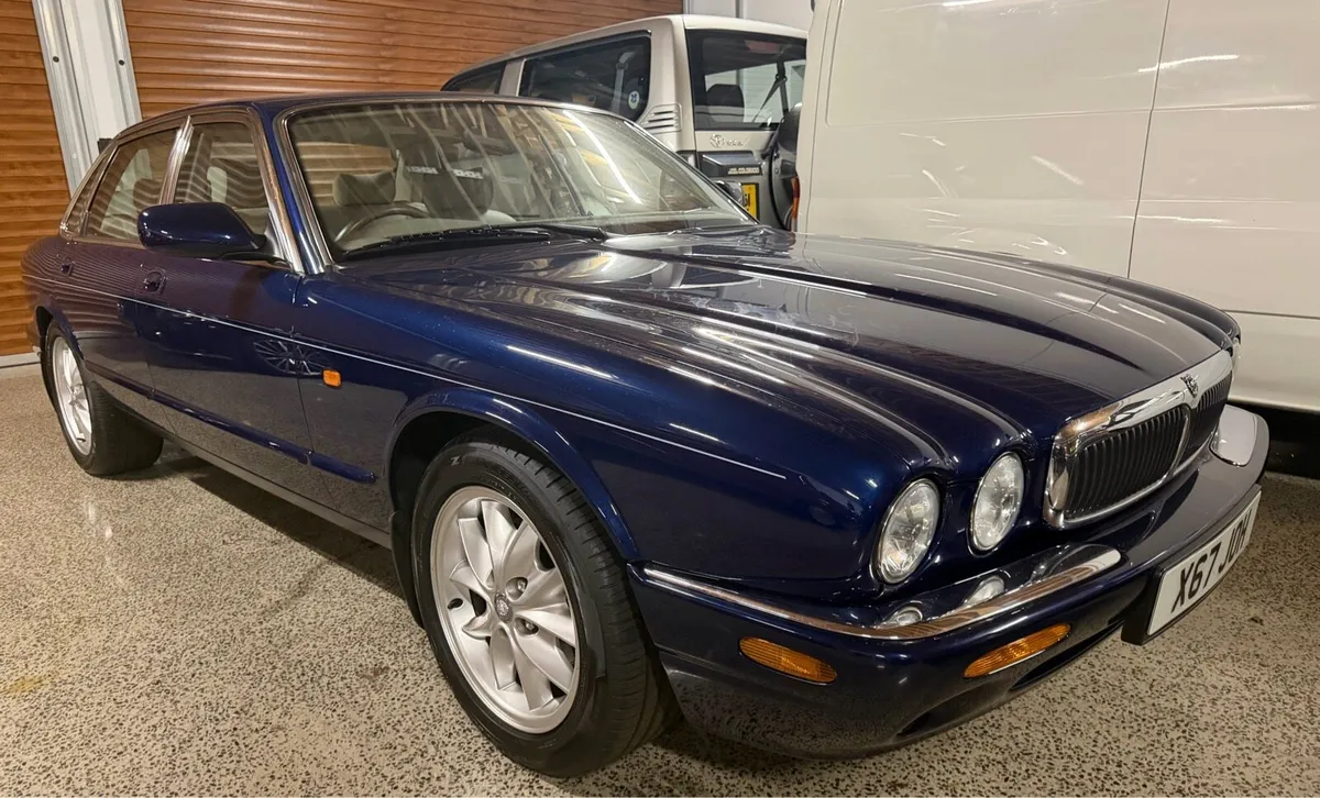 “AS NEW” Jaguar XK8 - Image 3