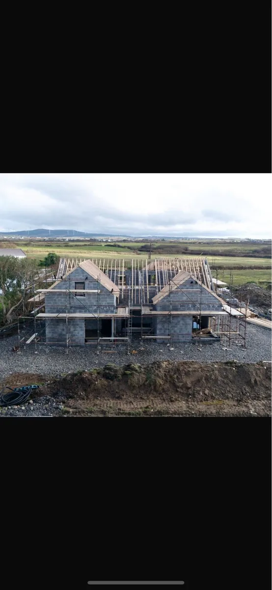 Scaffolding for 2600sq ft house - Image 1