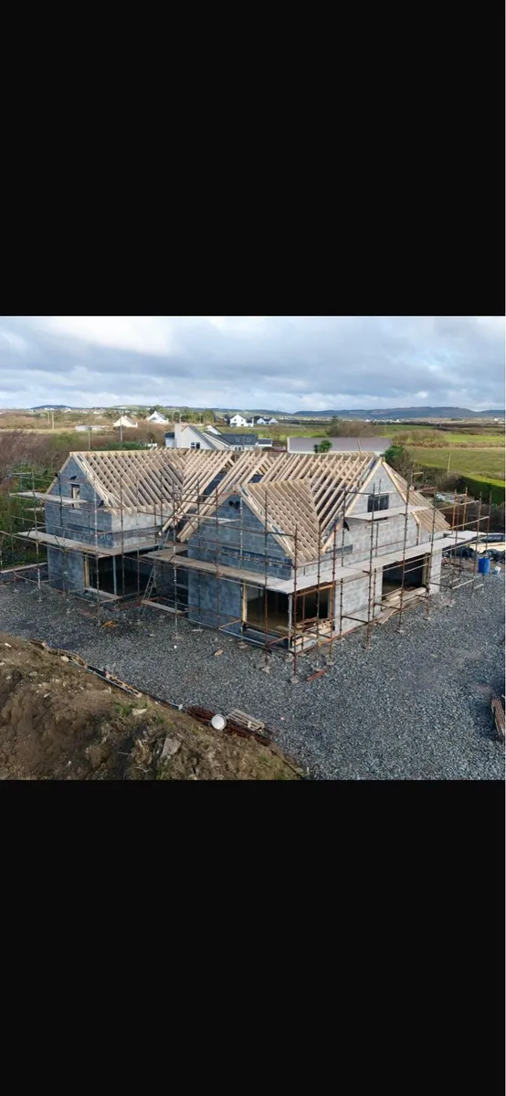 Scaffolding for 2600sq ft house - Image 2
