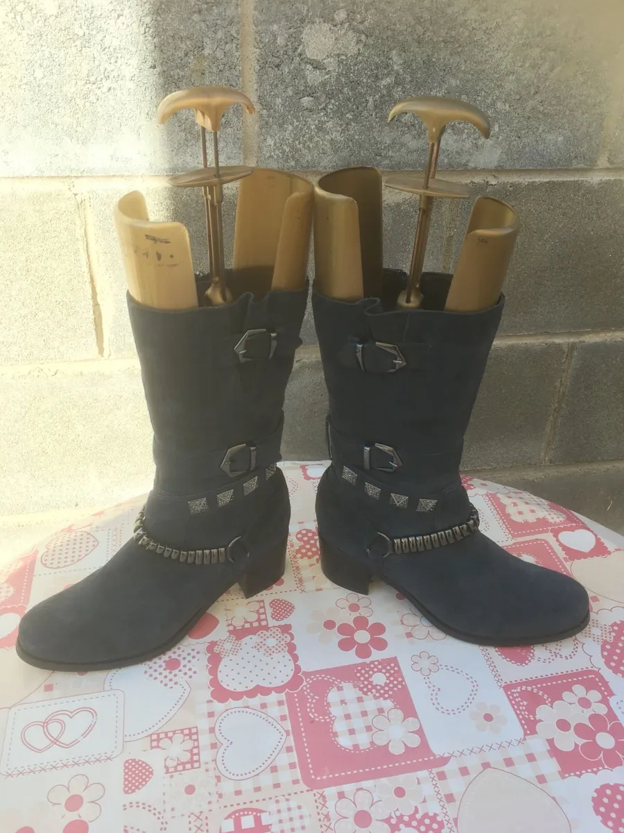 NEW MamZelle Suede Boots, Size 41 - Image 3