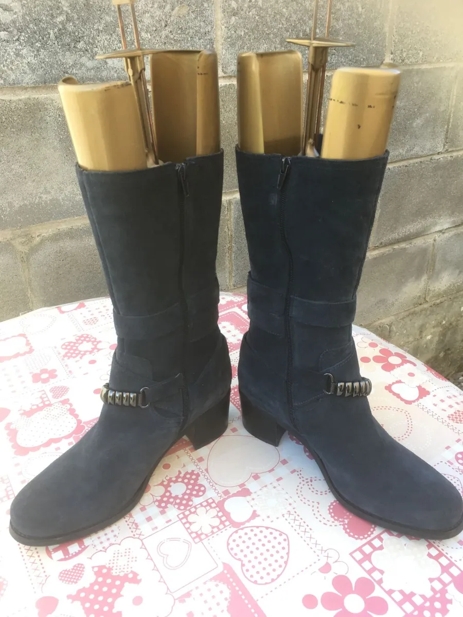 NEW MamZelle Suede Boots, Size 41 - Image 4
