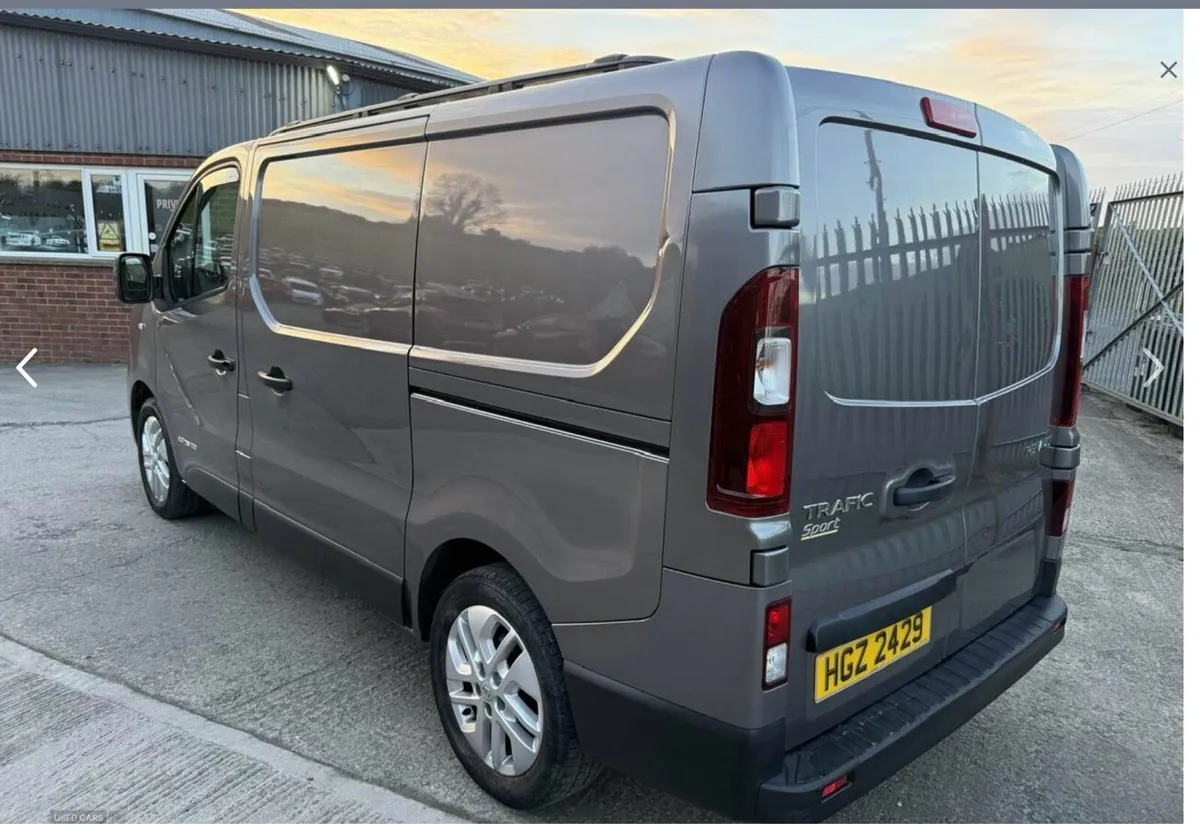 2017 Renault Traffic ENERGY dCi 125 Sport Nav Van - Image 2