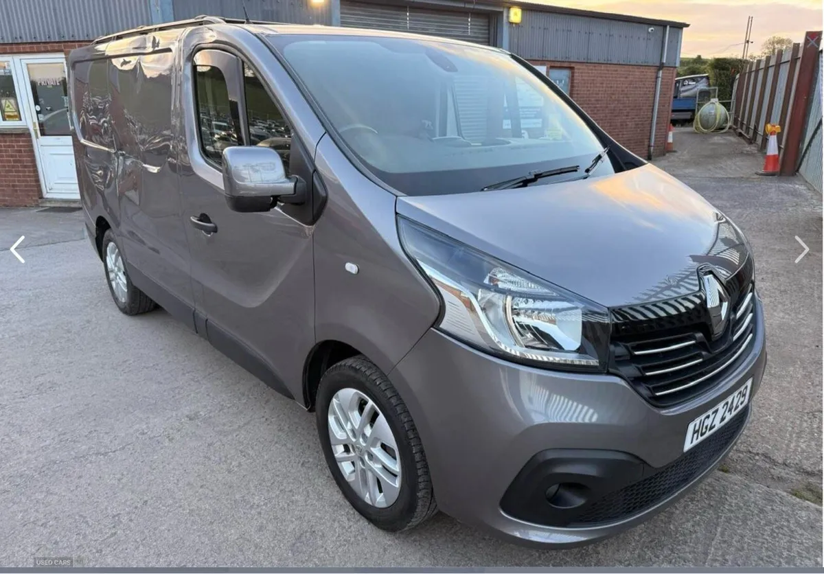 2017 Renault Traffic ENERGY dCi 125 Sport Nav Van - Image 4