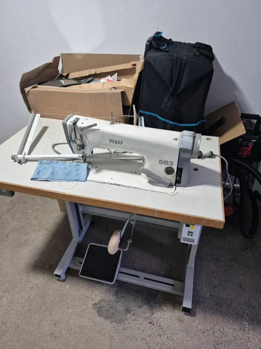 pfaff  sewing machine - Image 3