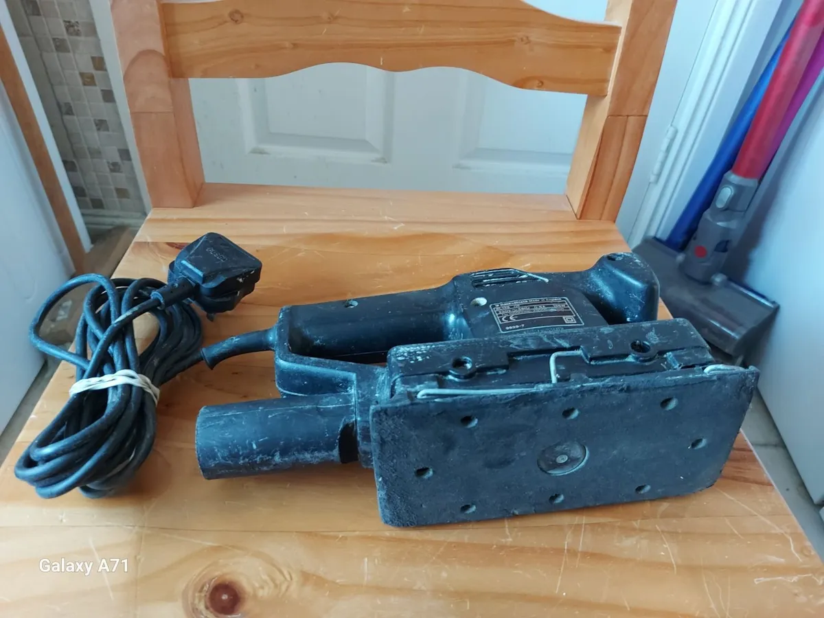 BLACK & Decker BL135 Sander - Image 2
