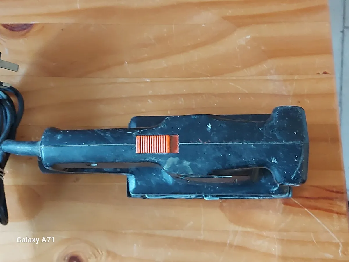 BLACK & Decker BL135 Sander - Image 4