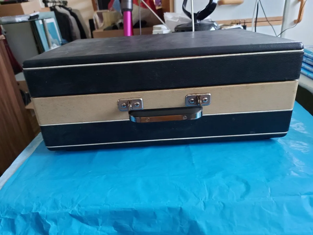 Steepletone AM-FM Radio & Record Player in Case - Image 2