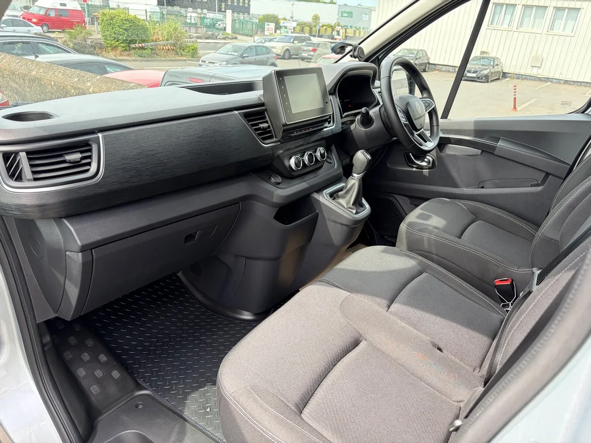 Renault Trafic sport fully Auotomatic - Image 4