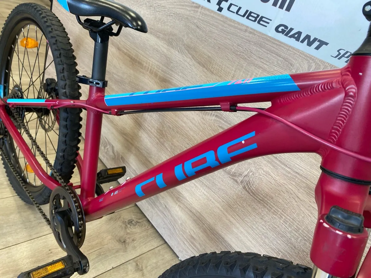 Cube access 240 (like new) - Image 2