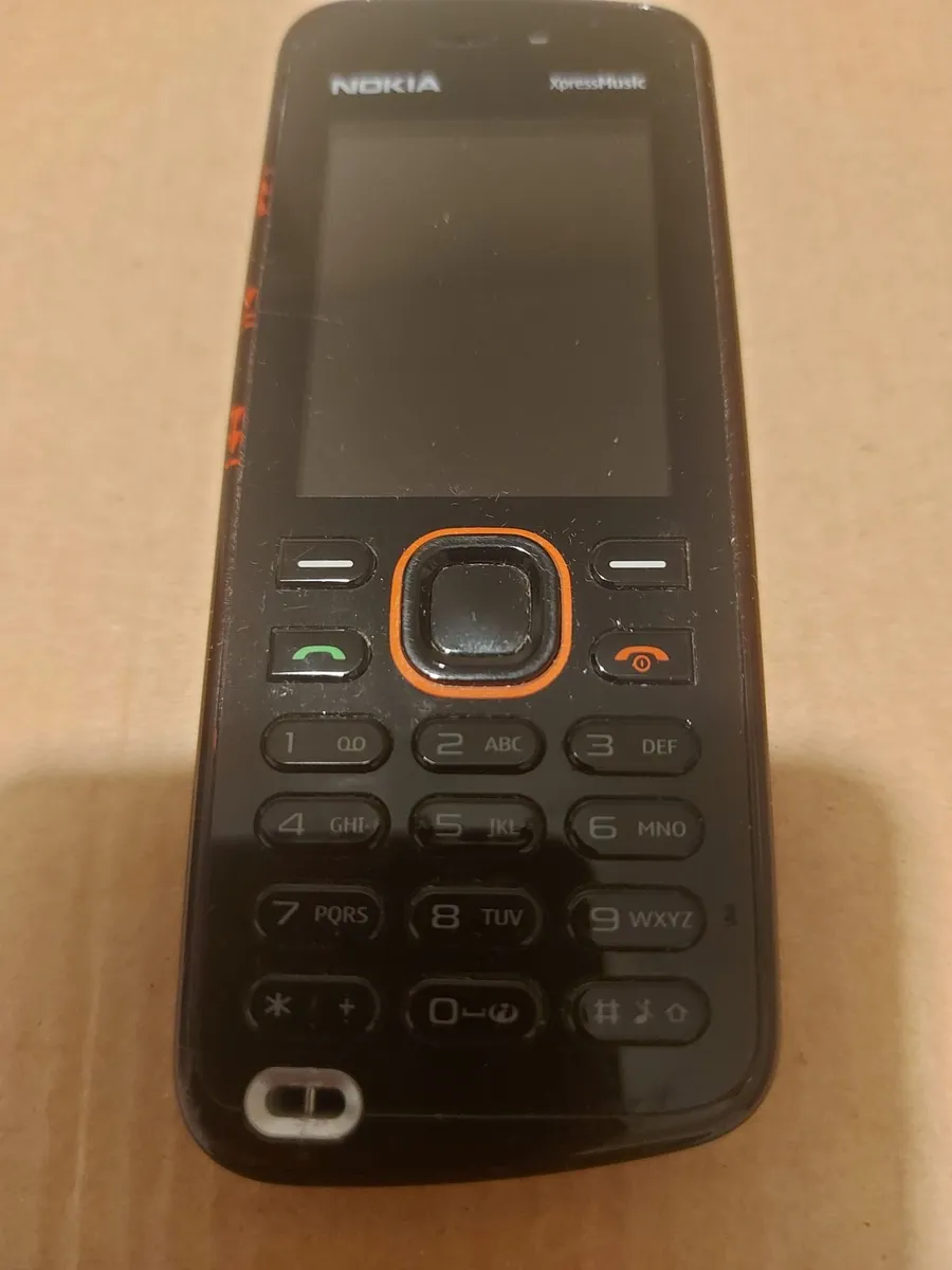 Nokia Express Music Model 5220 mobile phone - Image 2