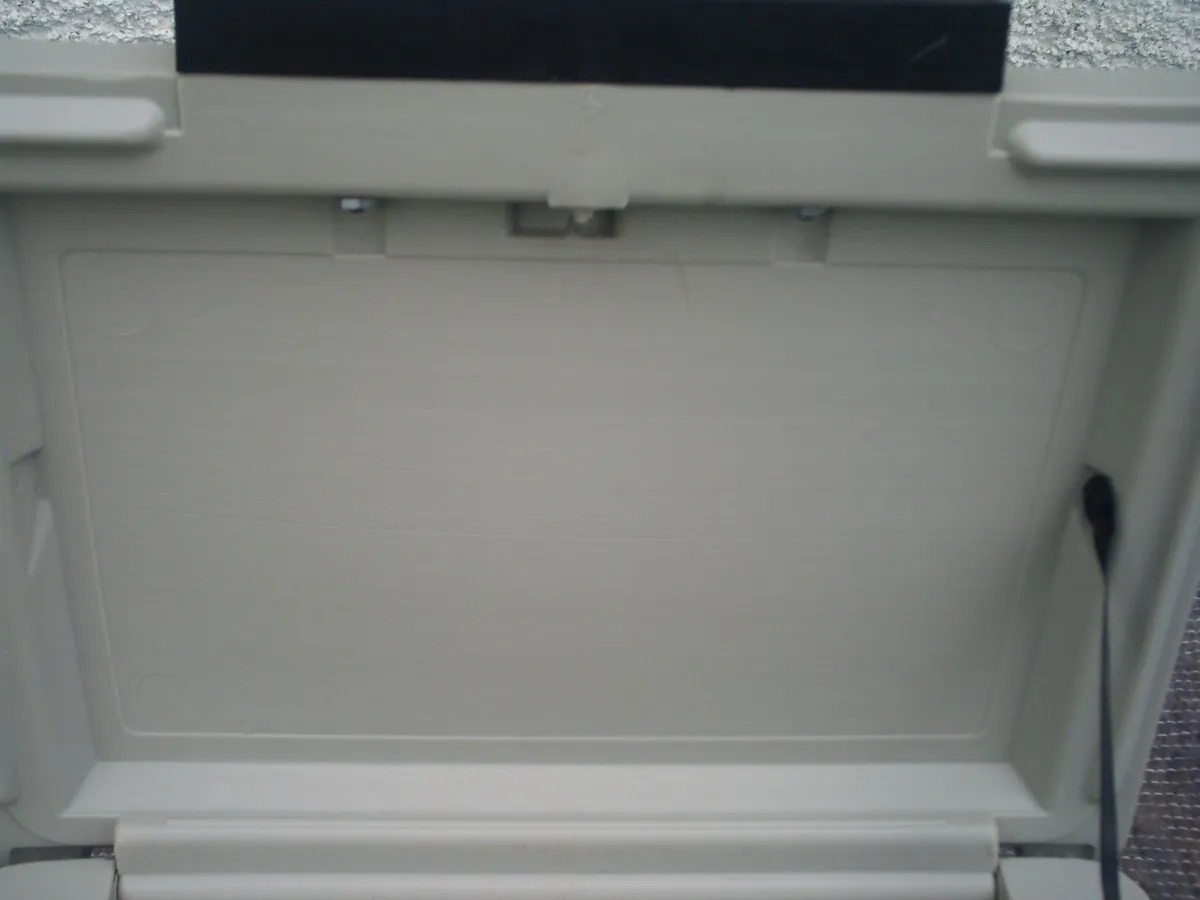 sentry fire resistant security box safe - Image 3