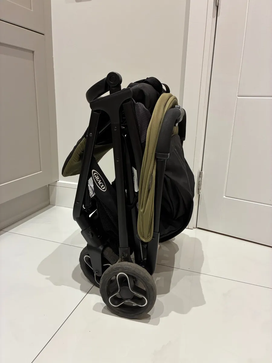 Graco folding pram - Image 1