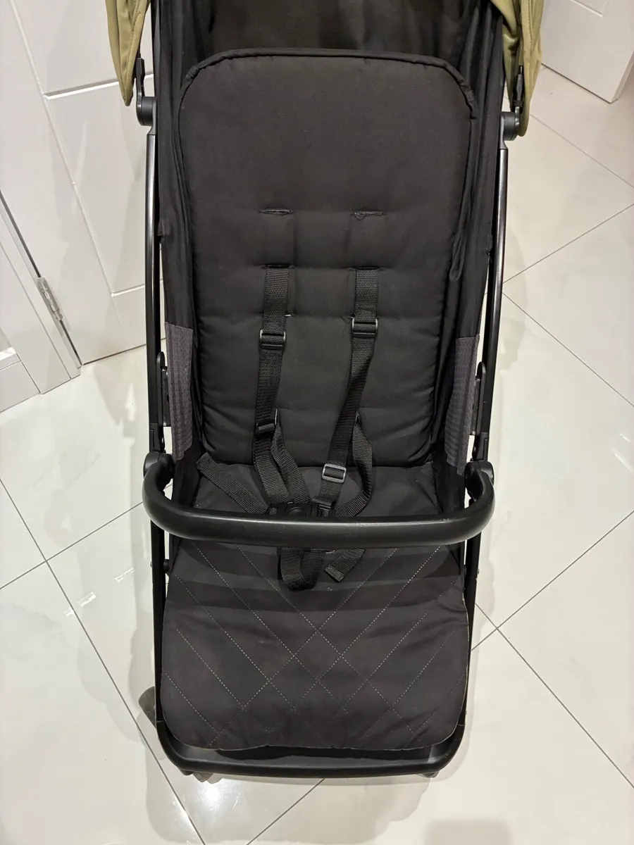 Graco folding pram - Image 2