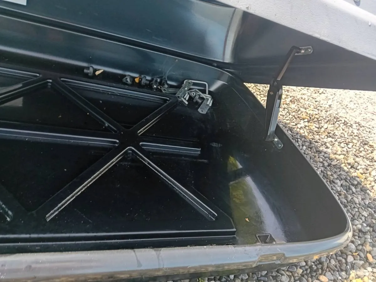 Roof box - Image 4