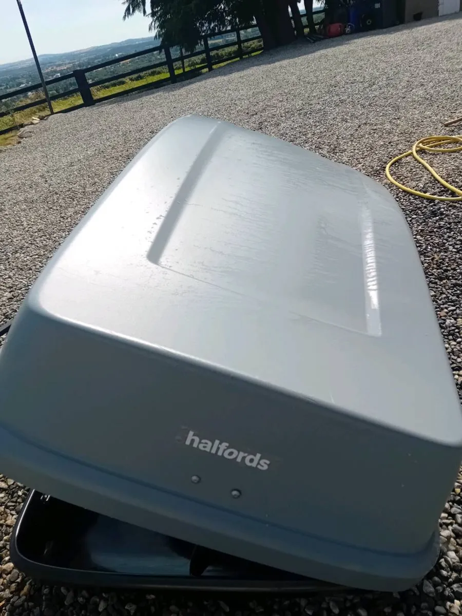 Roof box - Image 2