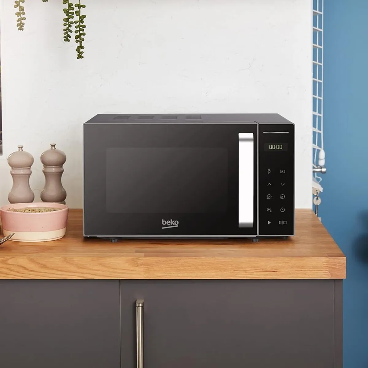 Solo Microwave 20L Capacity 800W Power Touch - Image 4