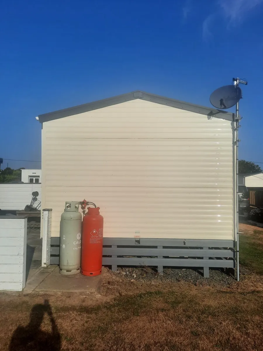 Gas cylinders