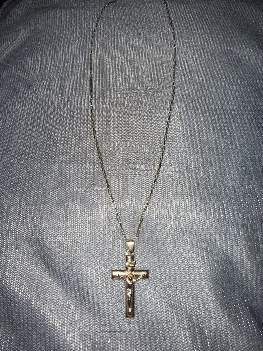 9ct Gold Chain and Crucifix - Image 2