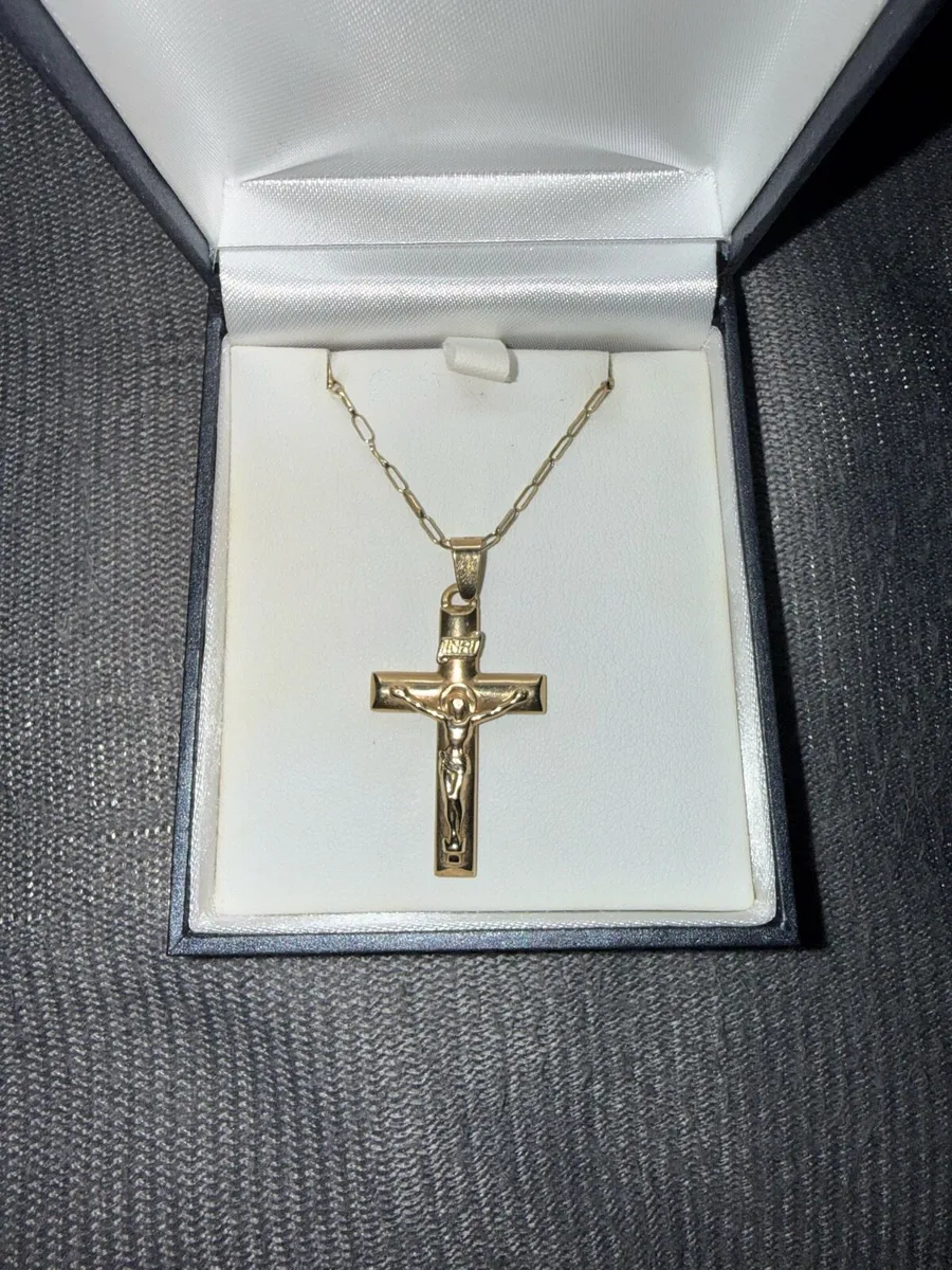 9ct Gold Chain and Crucifix - Image 1