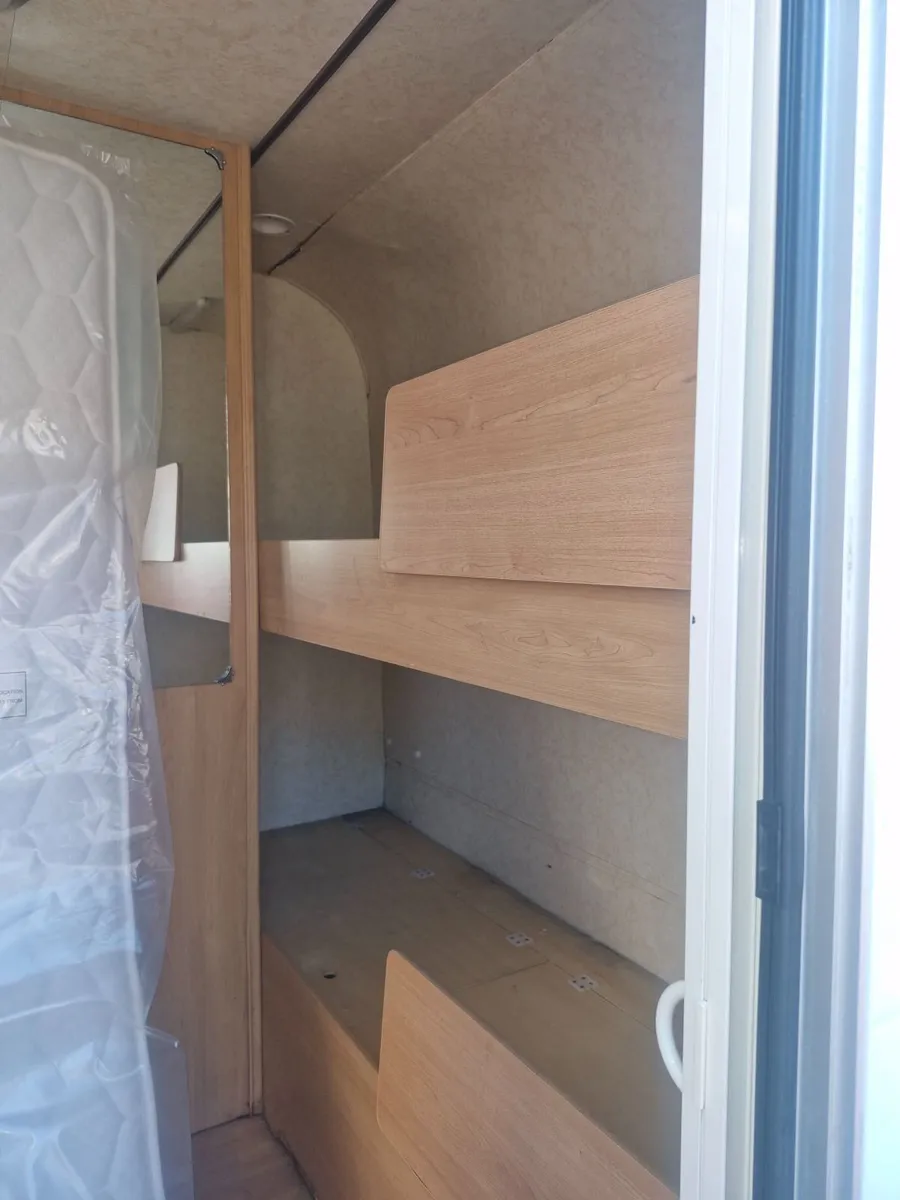 6 Berth Lunar Caravan - Image 4