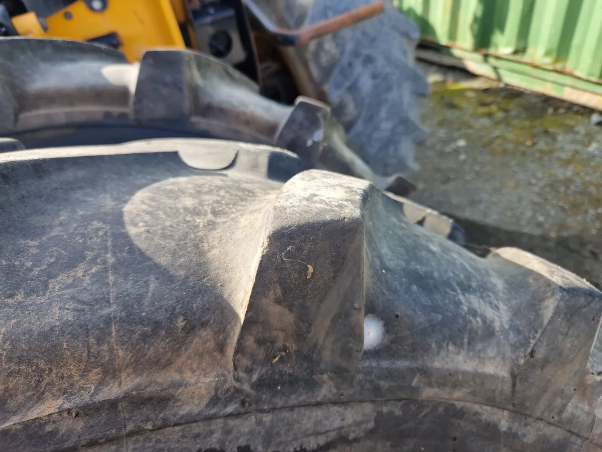 Cultor 420/70/28 tyres - Image 3