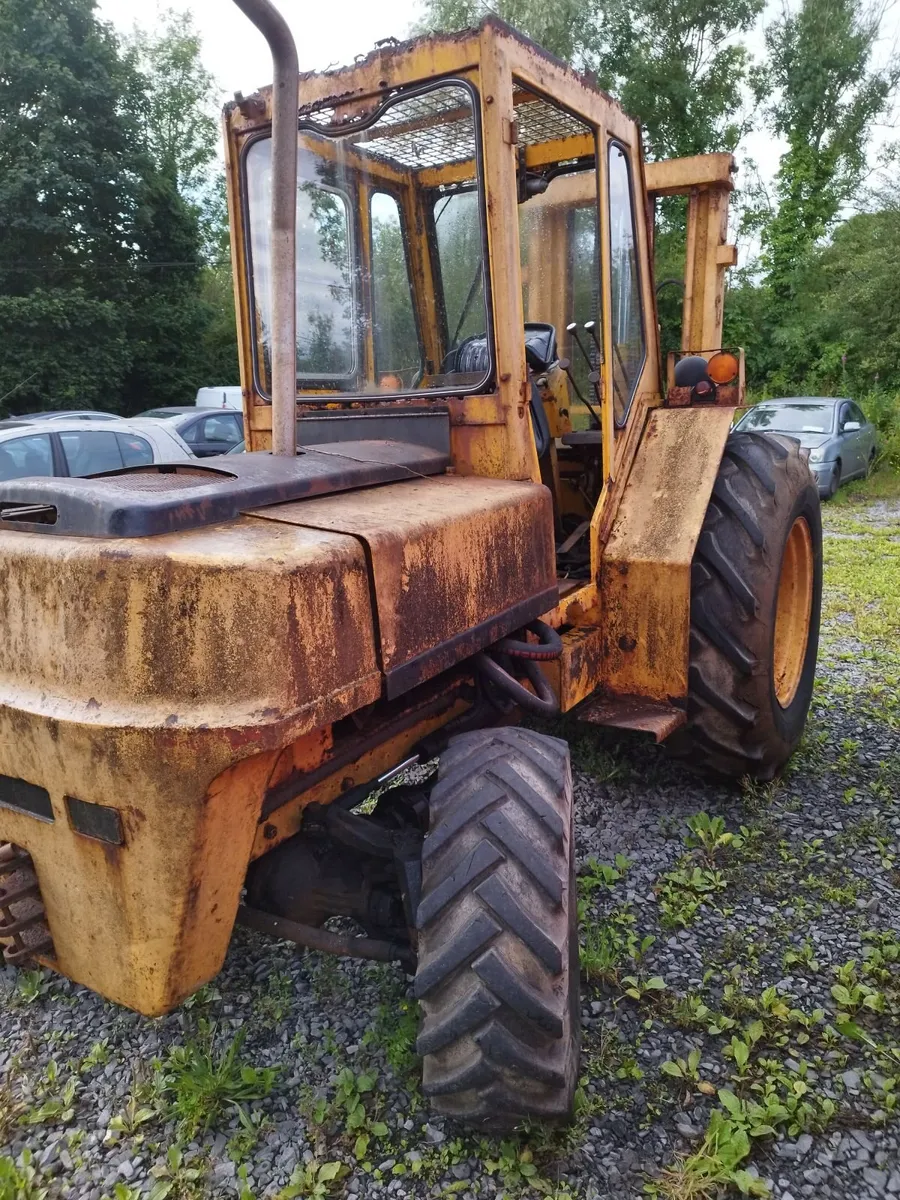 Forklift - Image 4